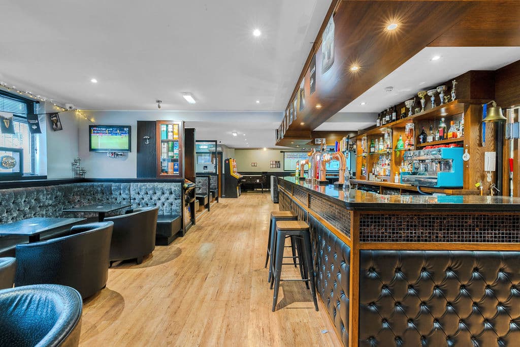 The Q Club (Southside, Glasgow) - Pool, Snooker & Darts Hall