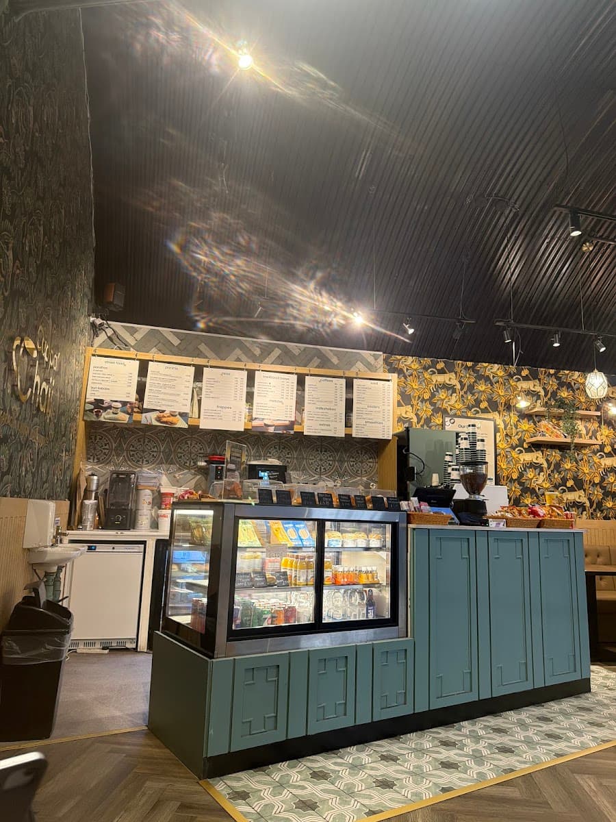 Cuppa' Chaii (Archway to Platform 7 & 8)