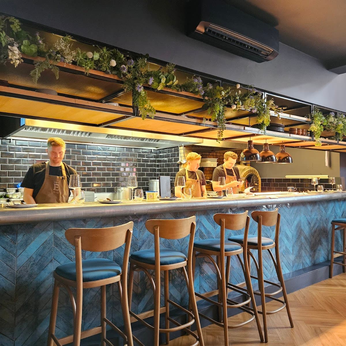 E N G I N E • SOCIAL • DINING