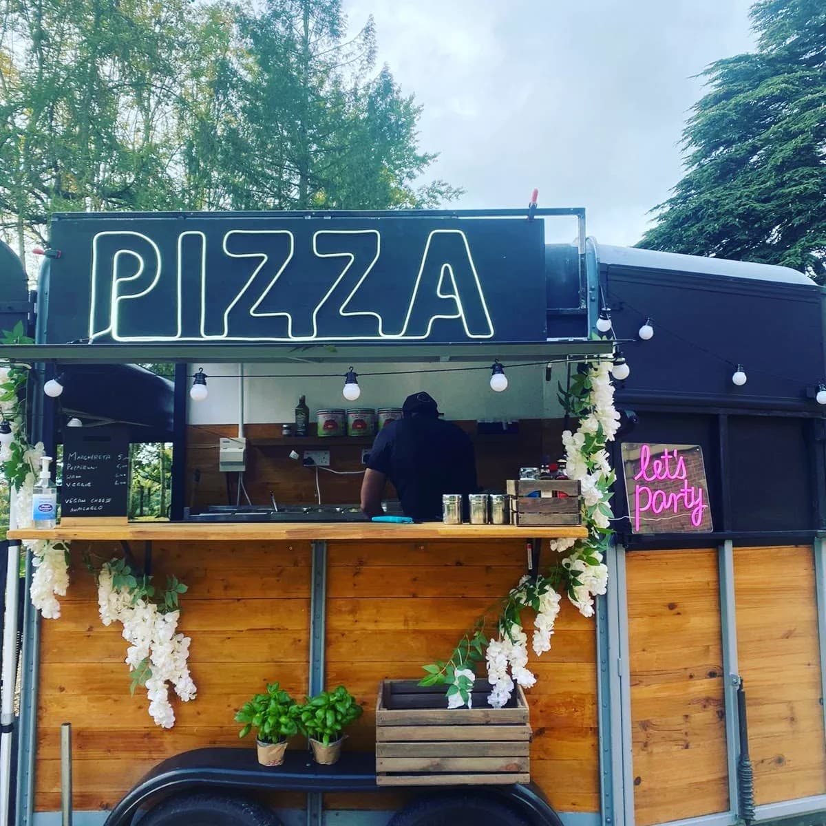 Grazie Mille Pizzeria, Cafe & Bar