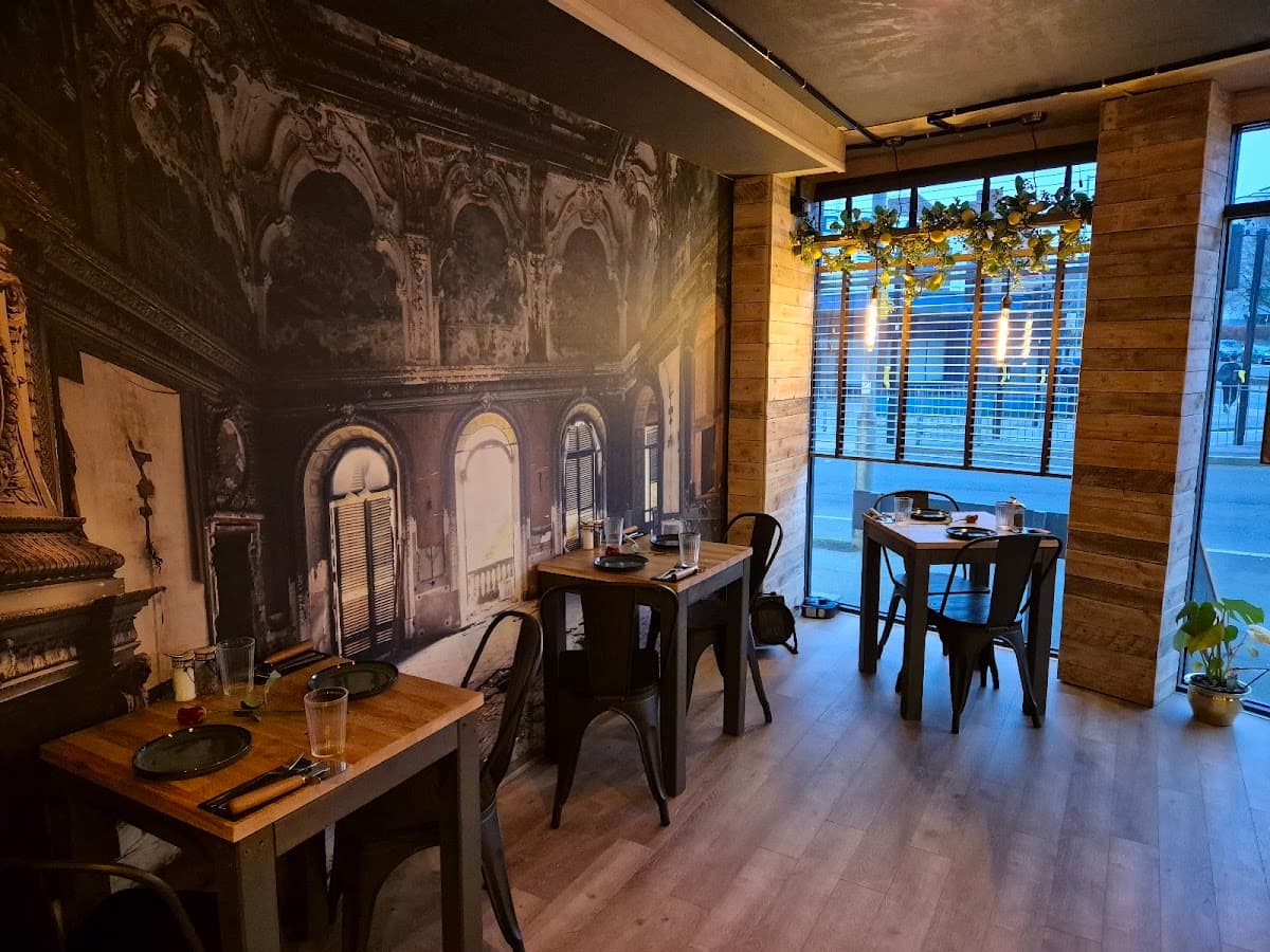 Grazie Mille Pizzeria, Cafe & Bar