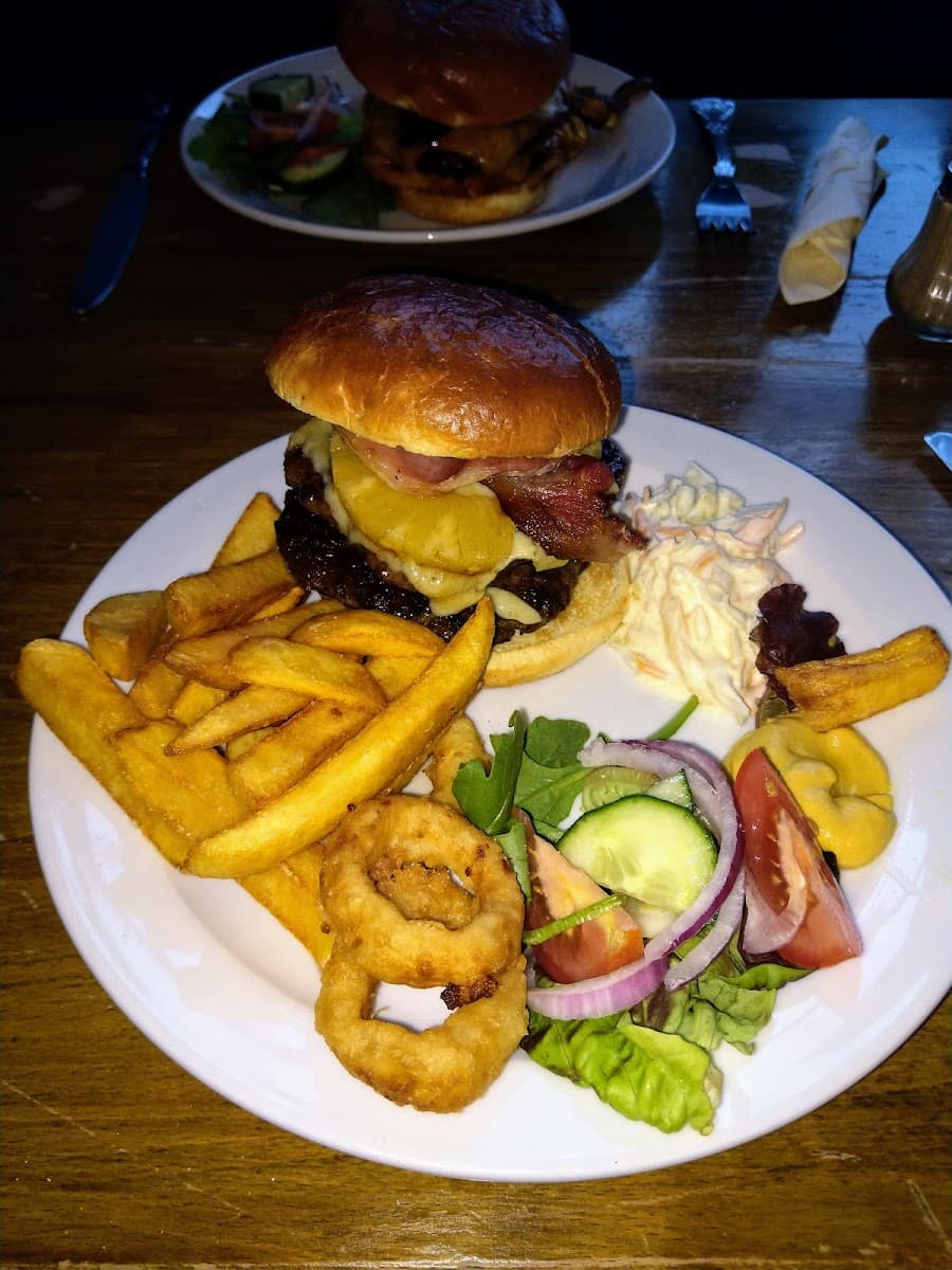 Queen Mary Inn