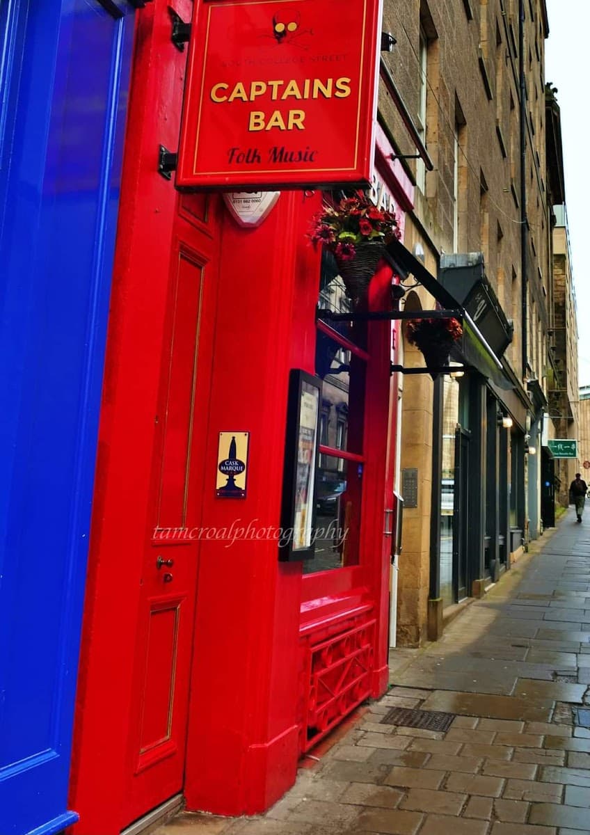 Captain's Bar