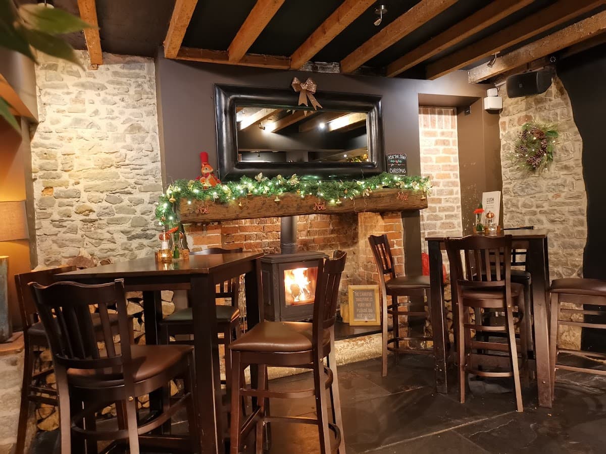 Lush Bar & Restaurant