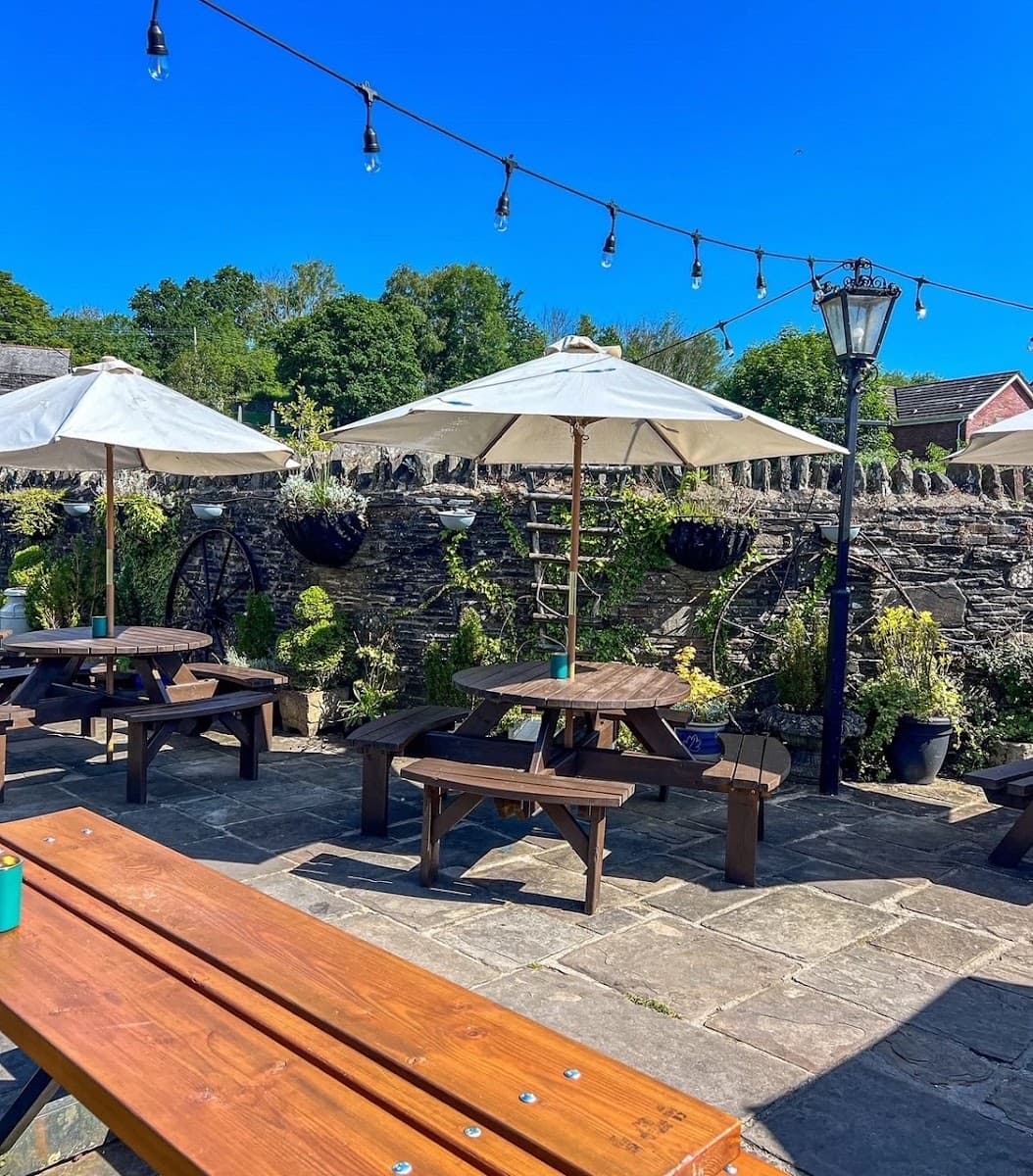 Farmer’s Arms Church Village