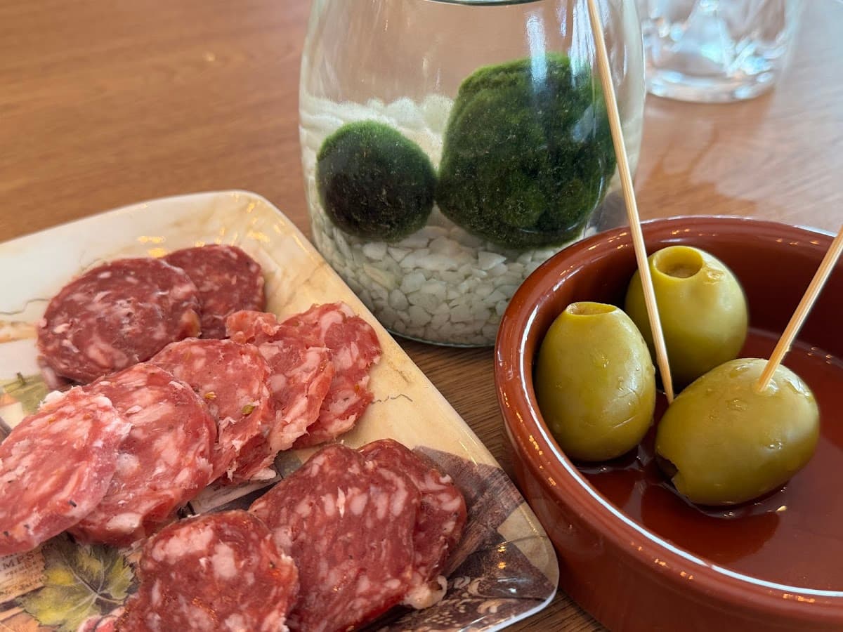 Monty's Wine Shop & Bar