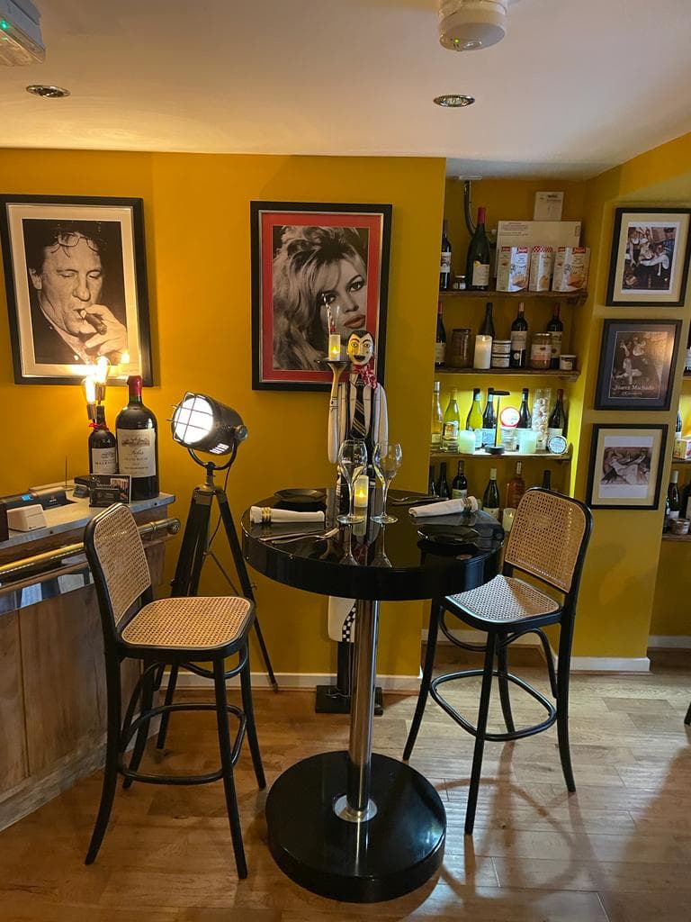 Velveteen French Cafe, Bar & Brasserie