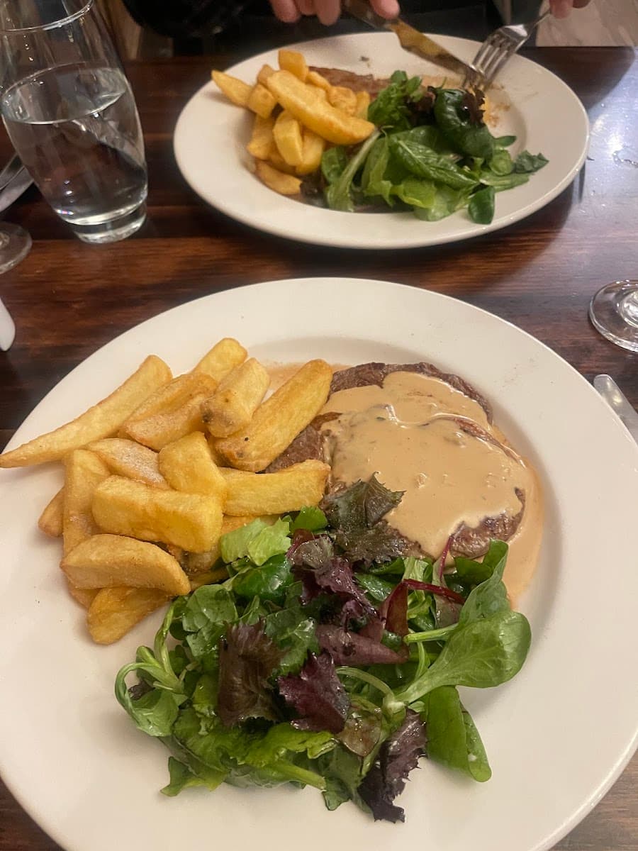 Tudors at the White Hart Hotel