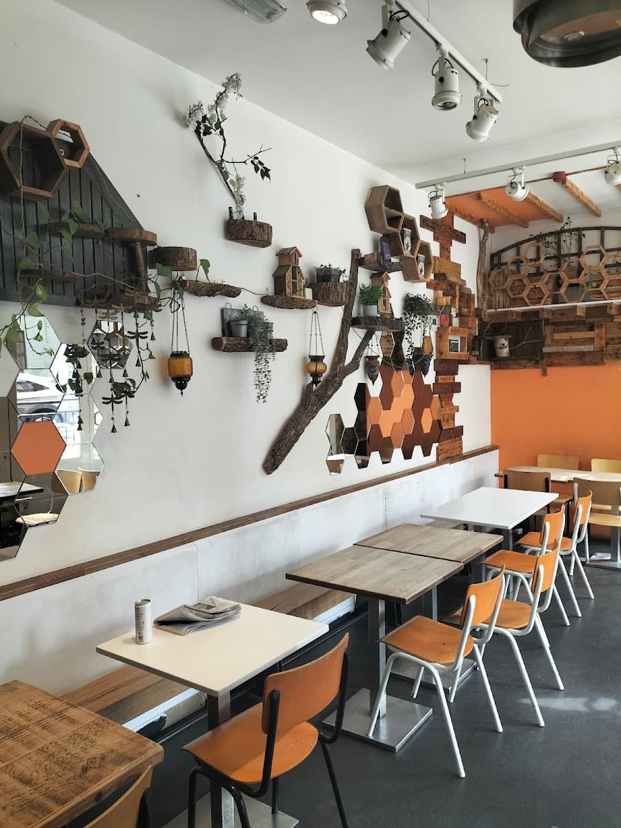 Beehive Cafe (Coffee, Sandwiches, Wraps)