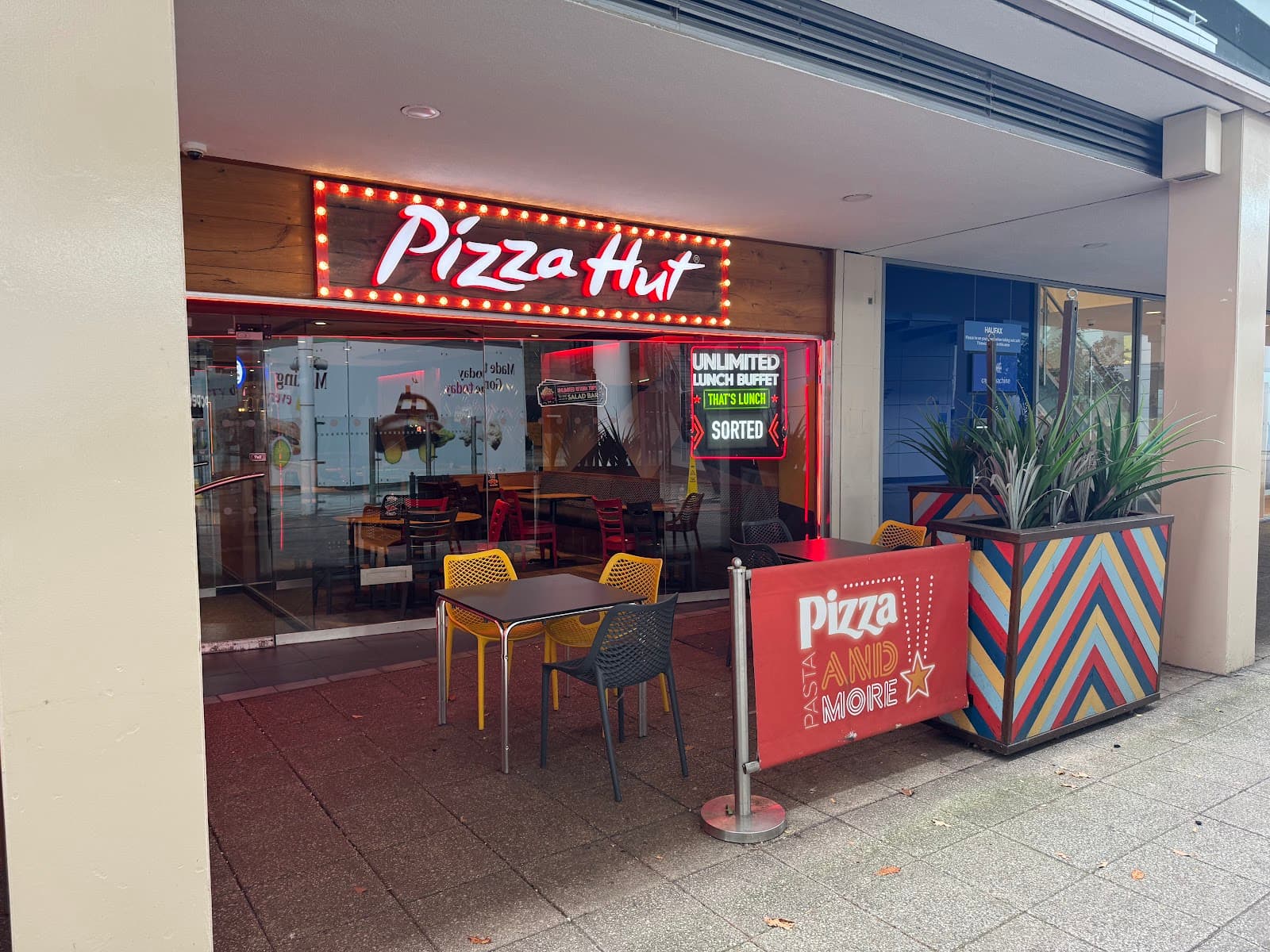 Pizza Hut Restaurants Milton Keynes