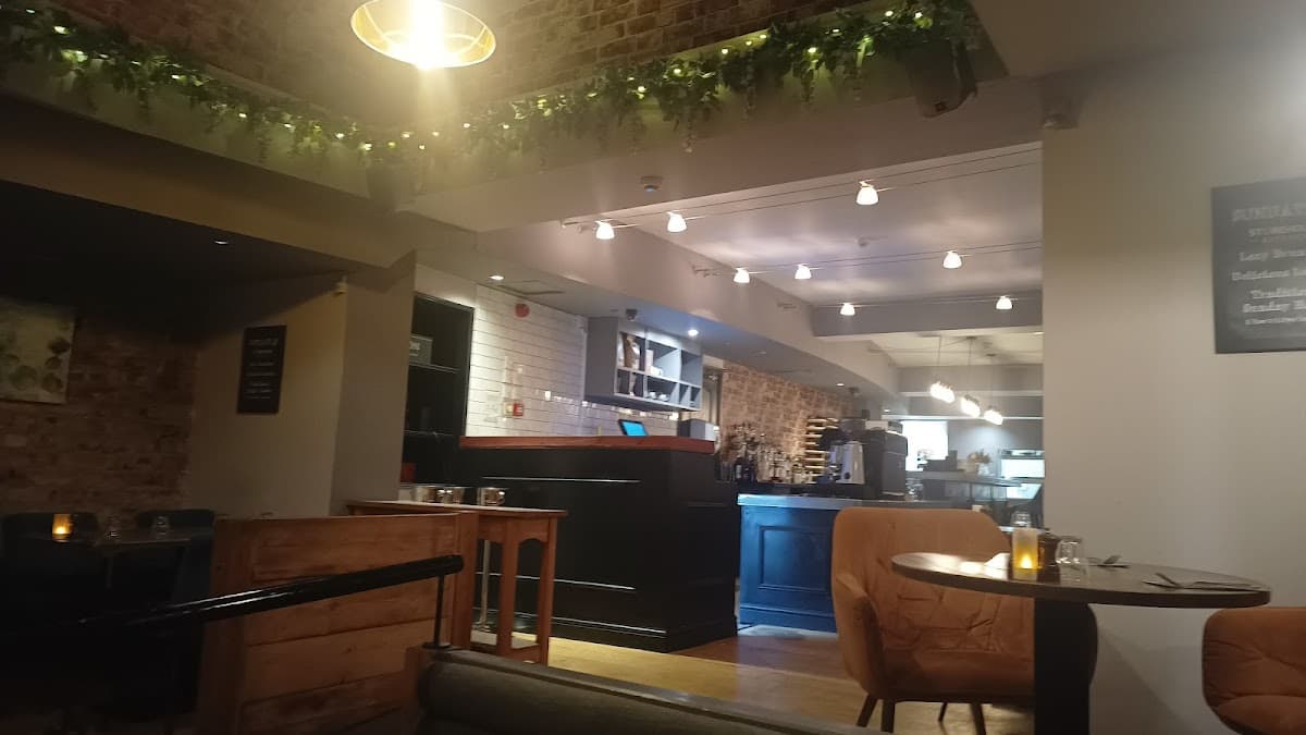 Storehouse Bar & Eatery