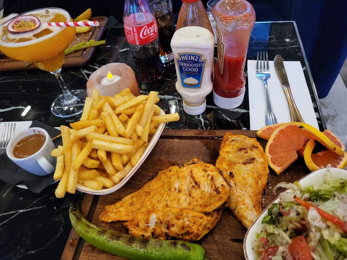 Reves Bistro