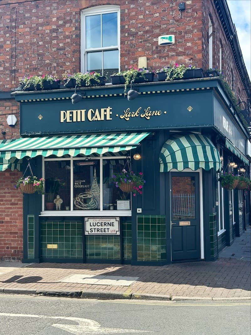 Petit Café Lark Lane