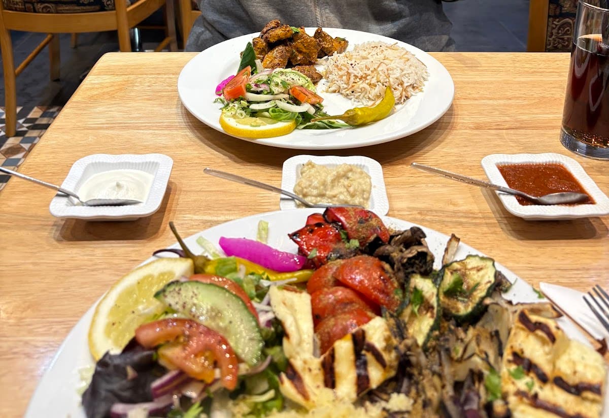 Nana's Restaurant & Lounge