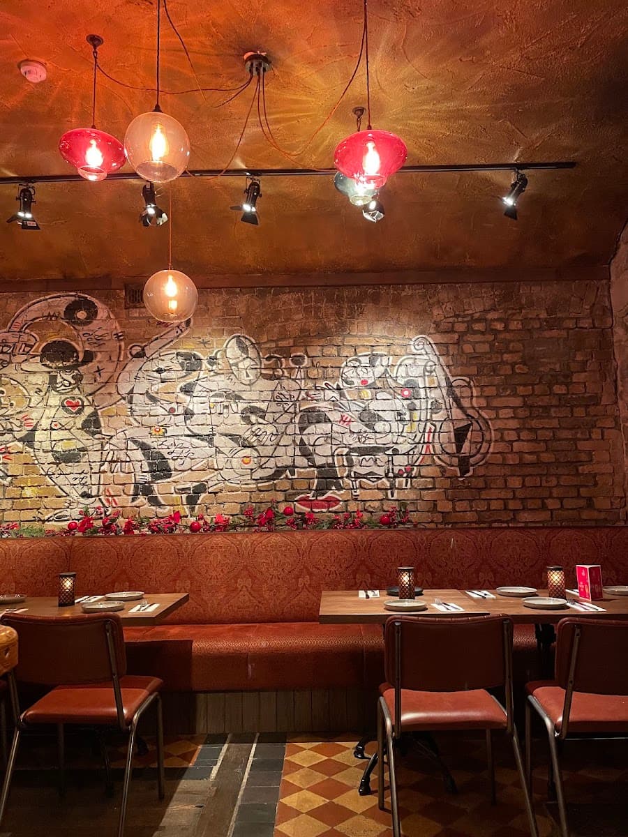 Bradys Pub and Apetito Tapas & Wine Restaurant