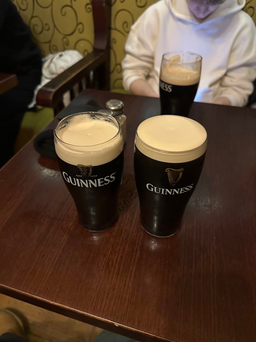 Bradys Pub and Apetito Tapas & Wine Restaurant