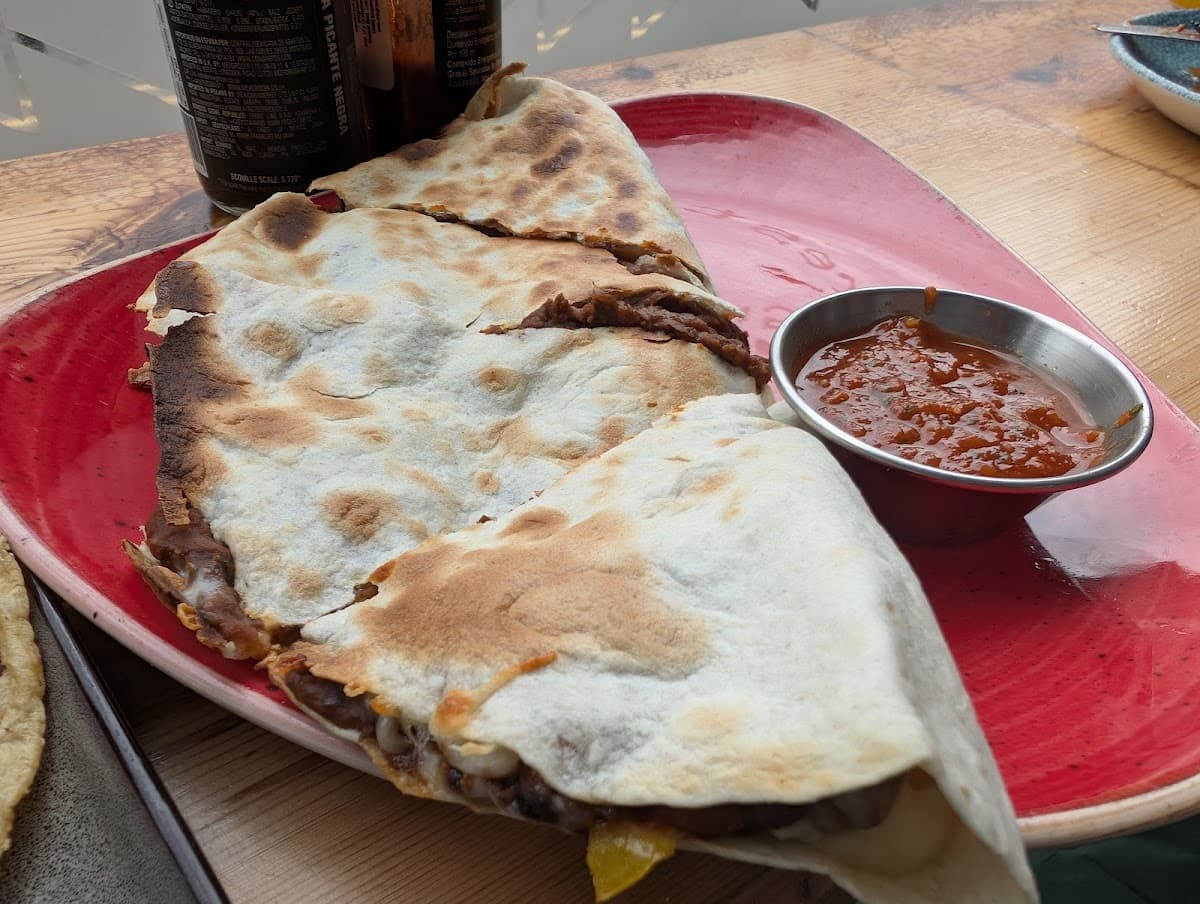 Más