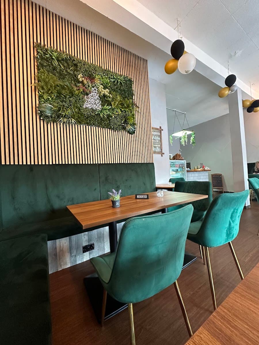 Foodie Bistro & Cafe