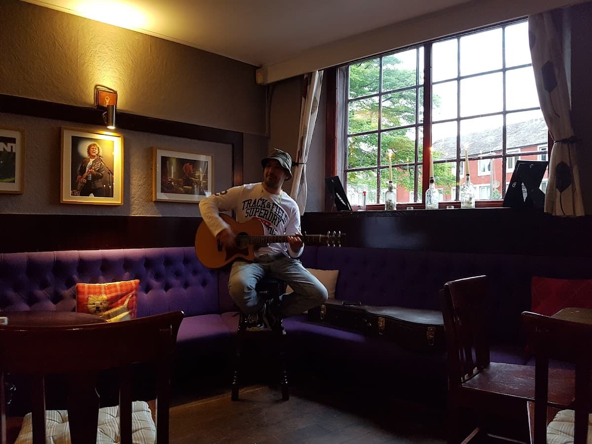 The Raeburn Bar