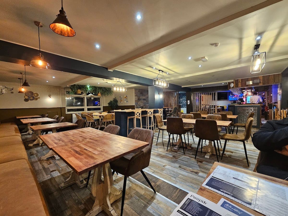 Canalside Lounge
