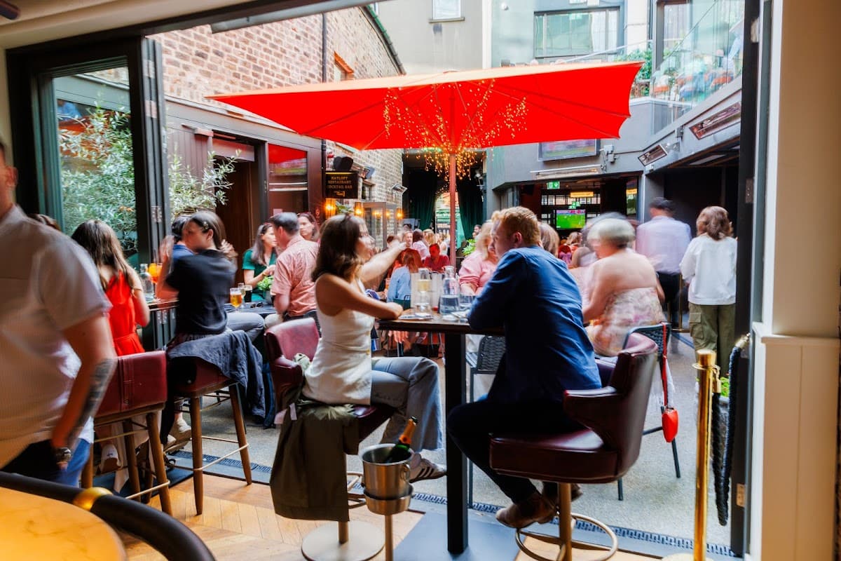 Lennan's Yard - Pub, Bar & Restaurant