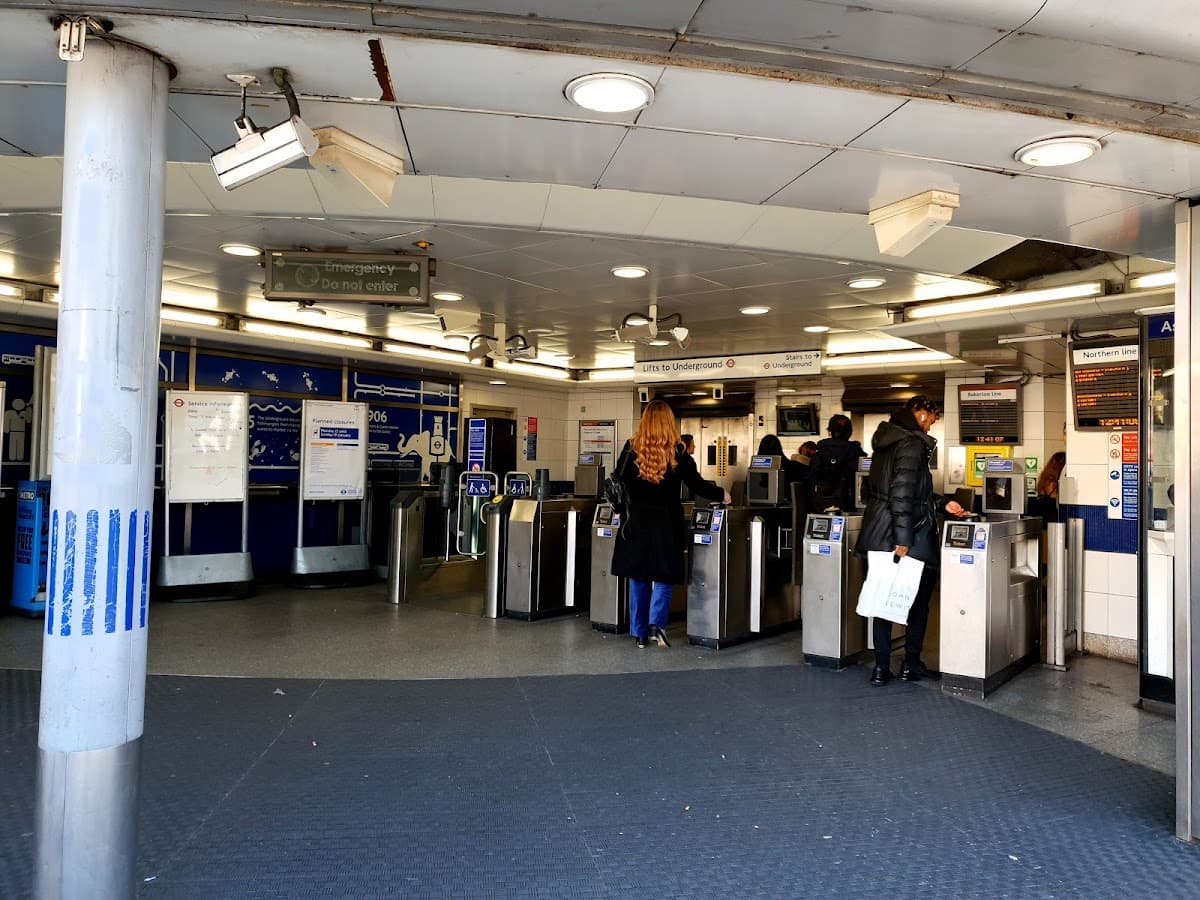 Elephant & Castle Underground Station (Northern Line entrance)