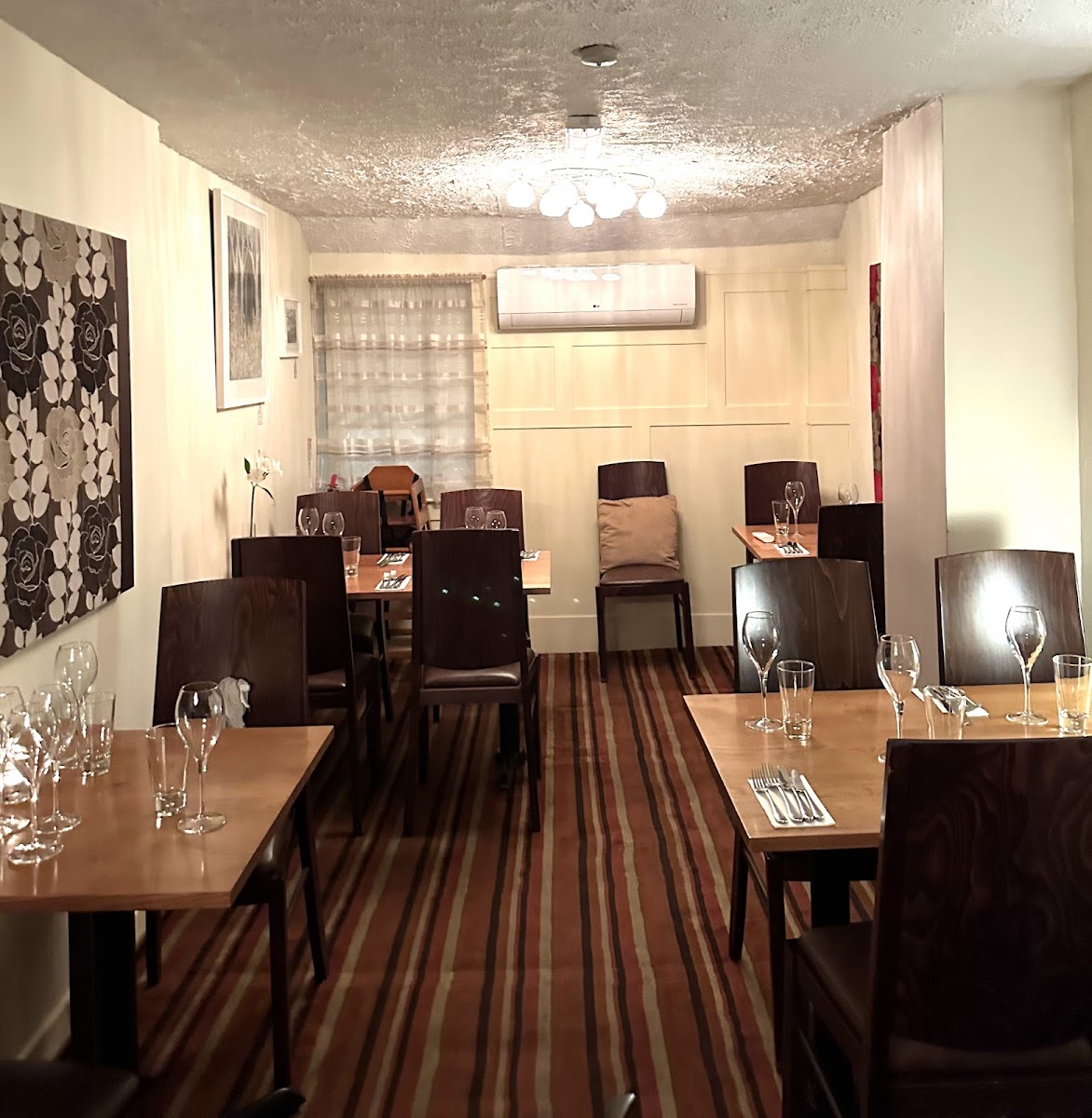 No 4 Dine & Wine