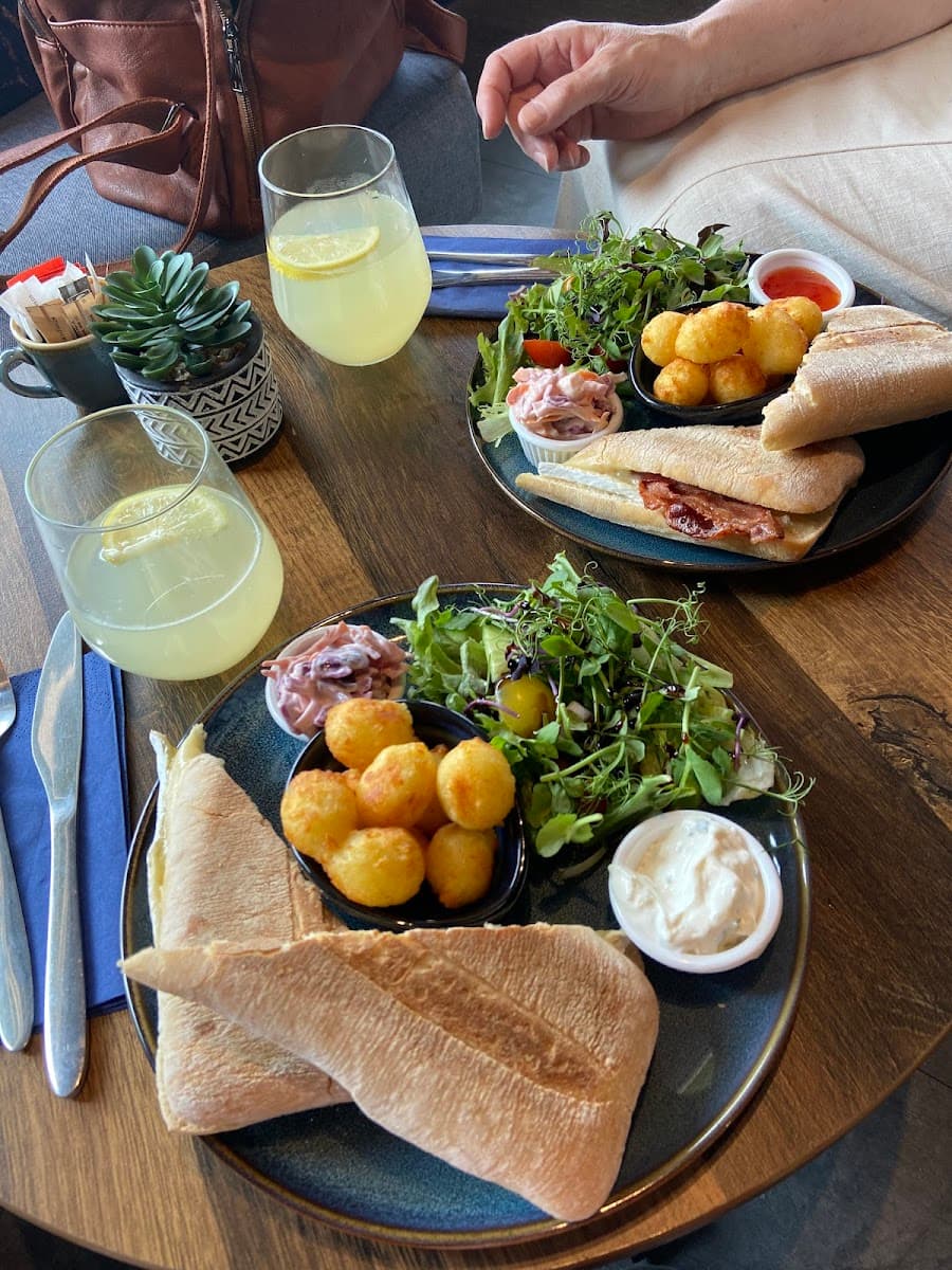 Brunch & Barrel