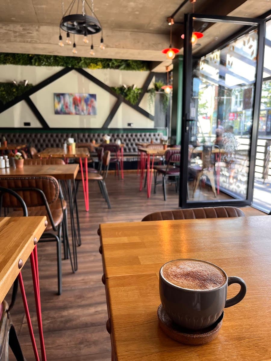 Loro's Bistro