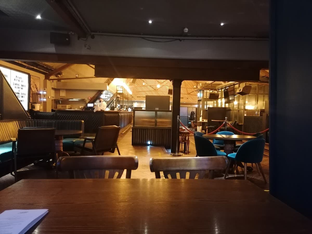 Hanks Bar