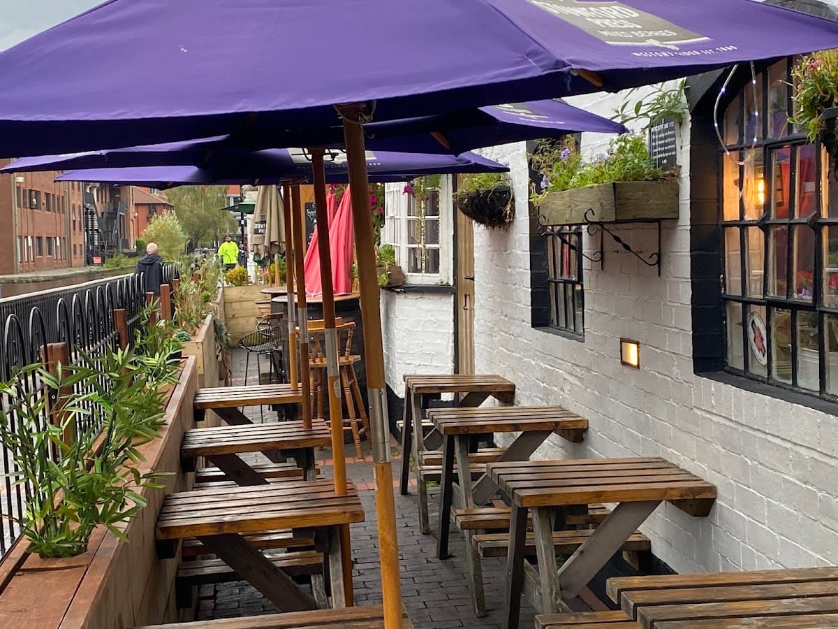 Canalside Bar