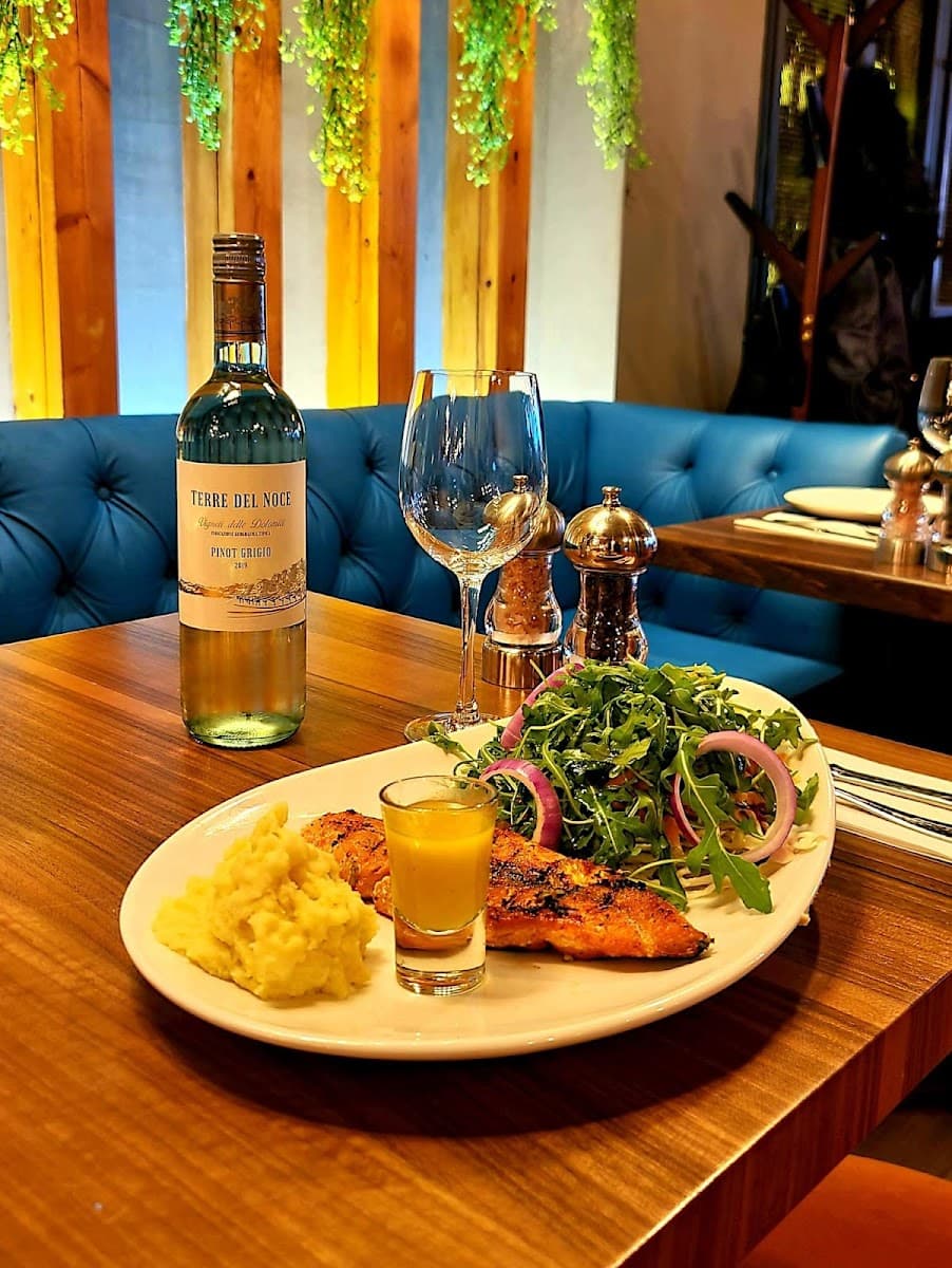 Opuz Kitchen & Bar Hemel