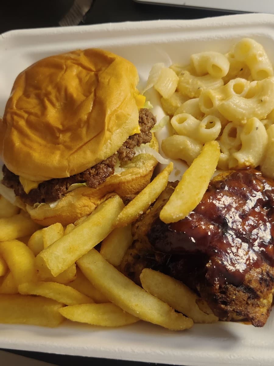 PNKS BISTRO LOUNGE