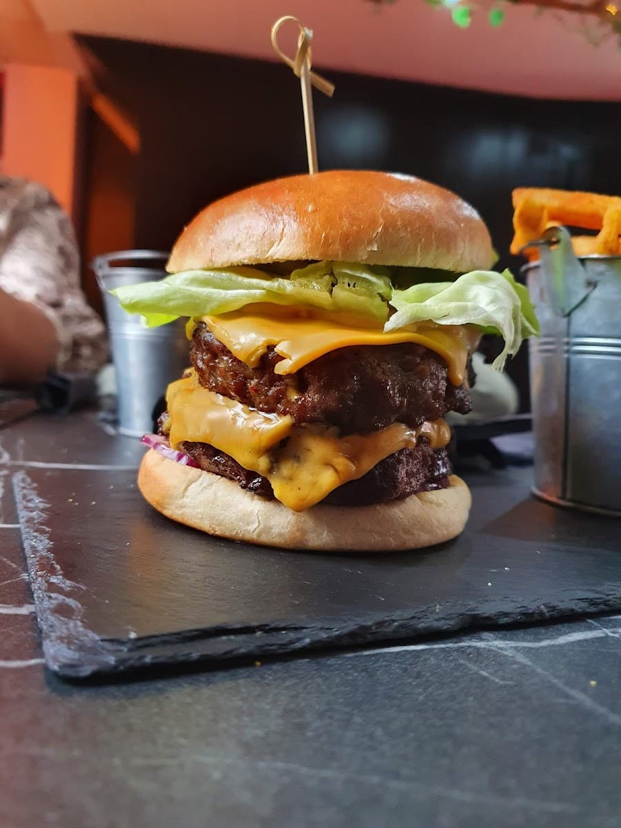 Smokin Burger And Shakes