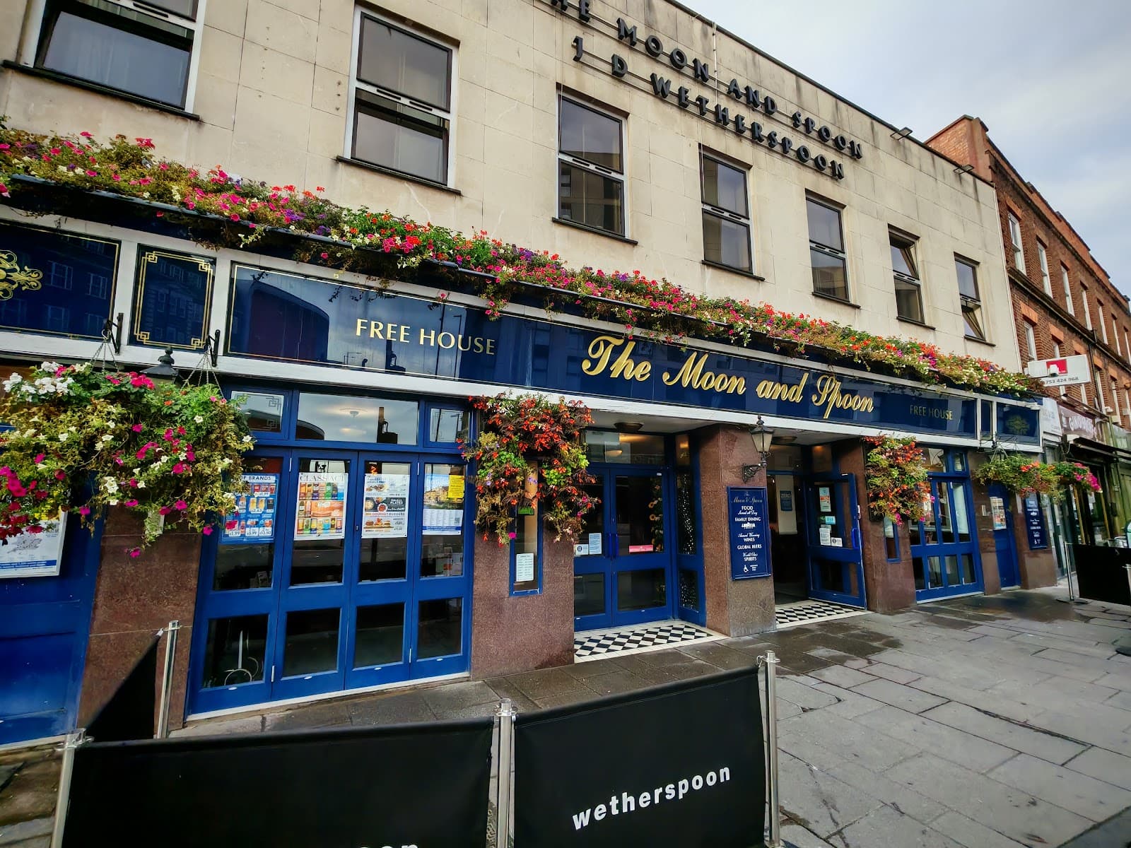 The Moon and Spoon - JD Wetherspoon