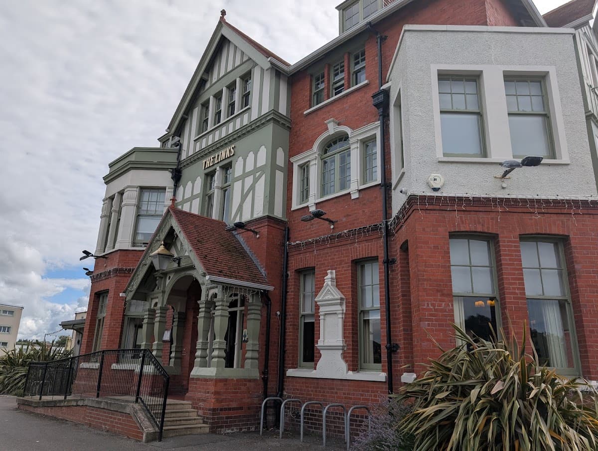 Gwesty Links Hotel