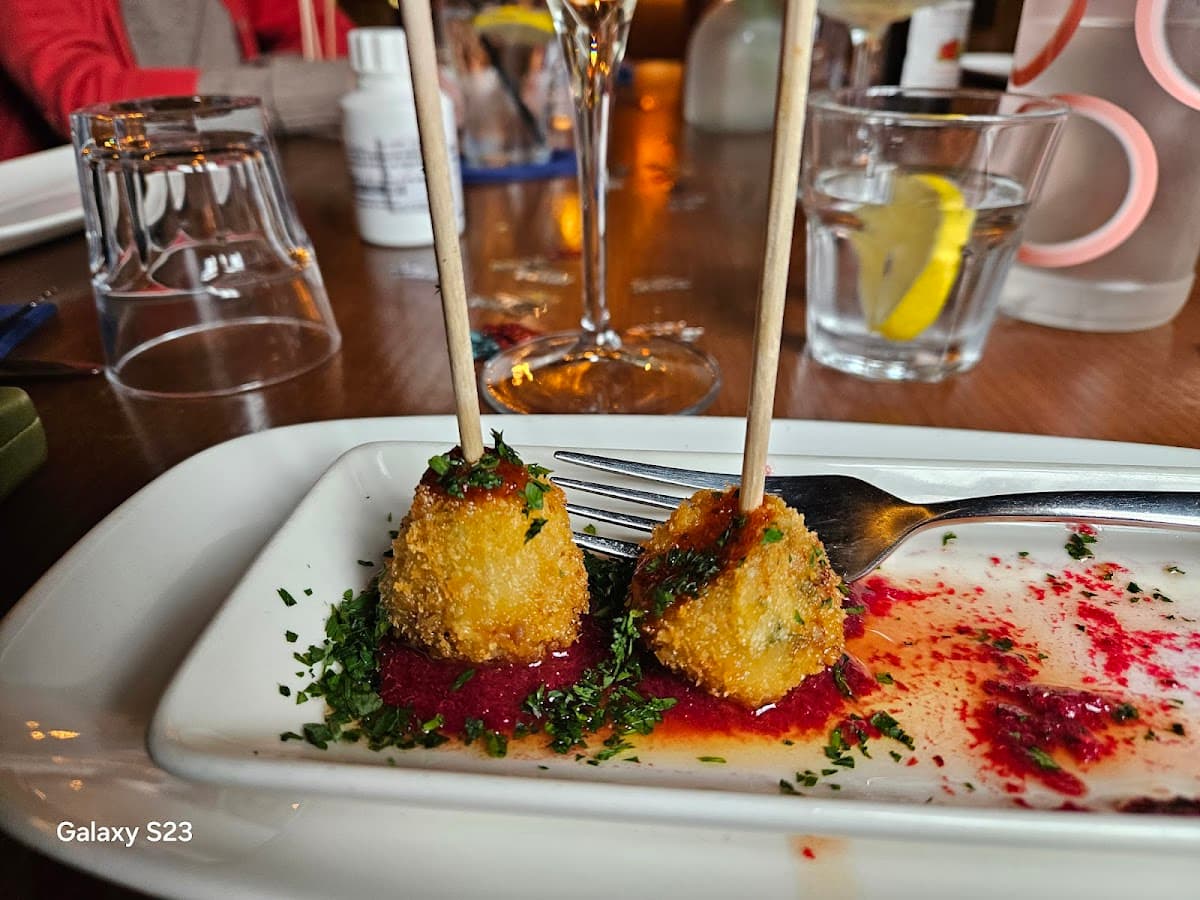 1842 Restaurant & Bar
