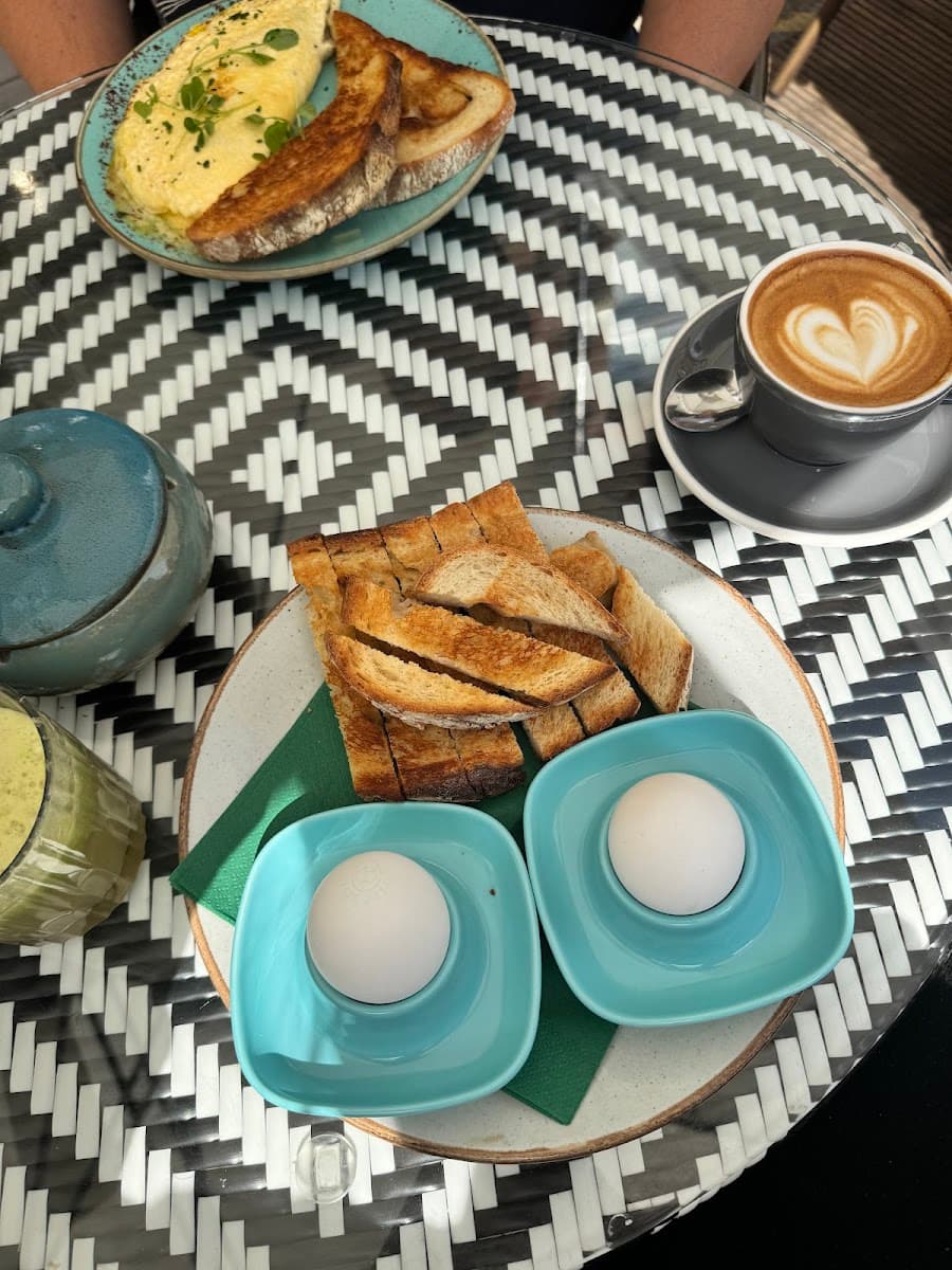 Montparnasse Cafe