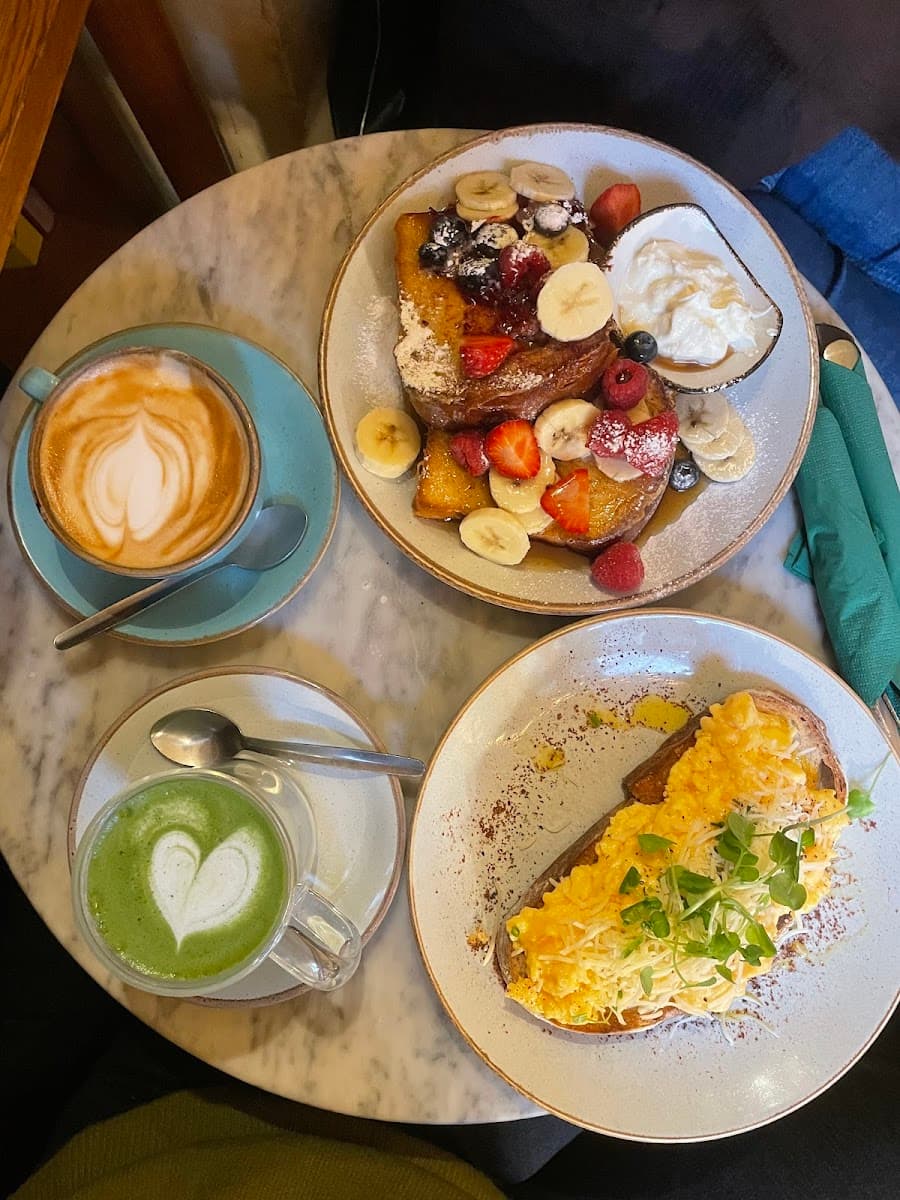 Montparnasse Cafe