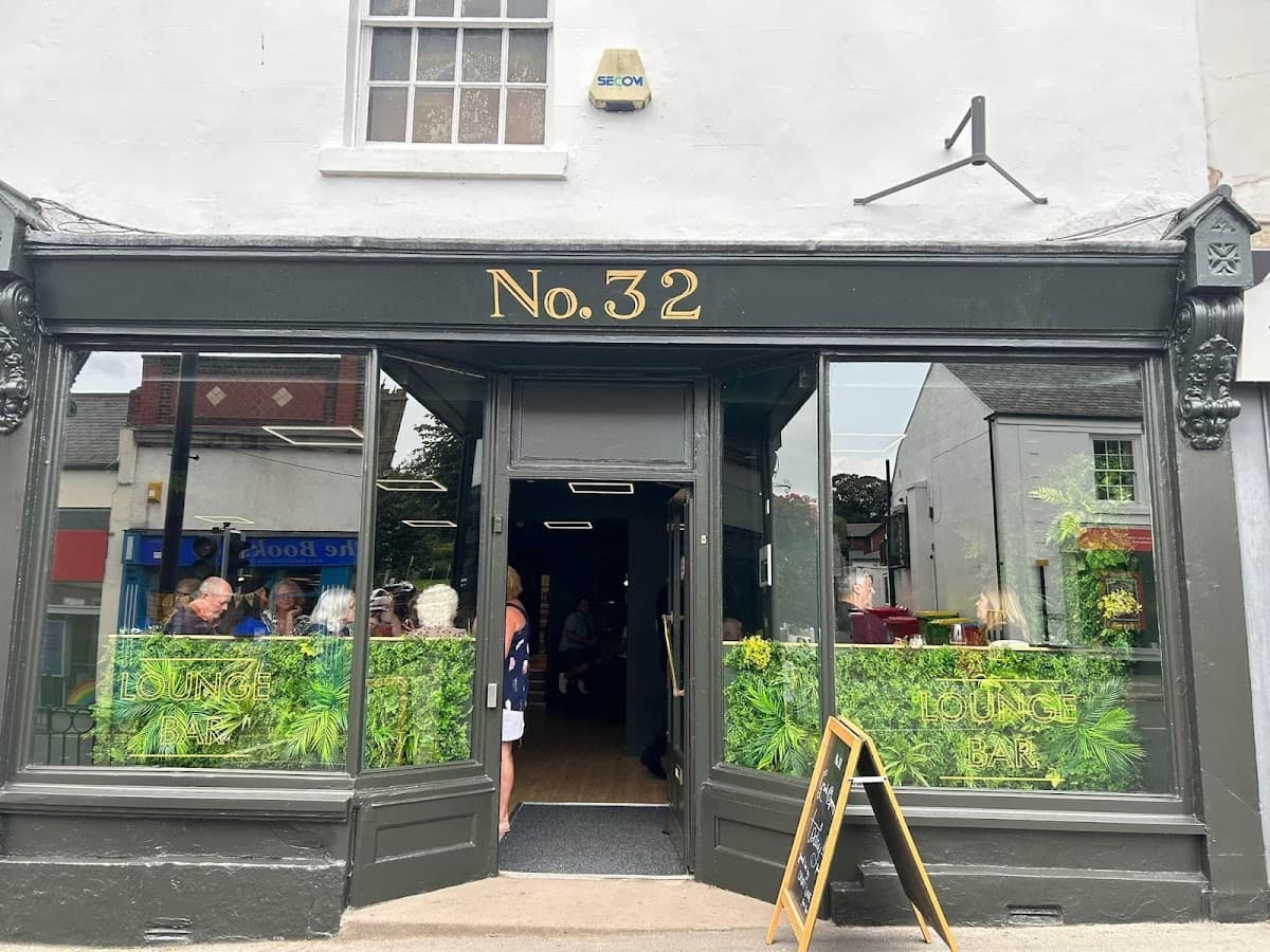 No.32 Bar