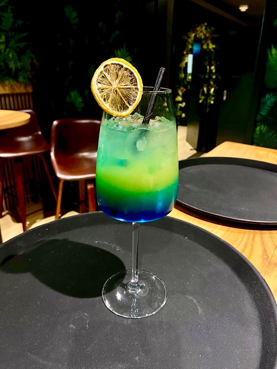 No.32 Bar