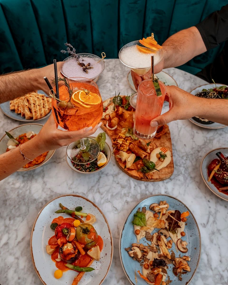 Pavona Bar & Restaurant