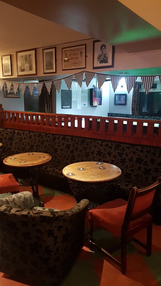 Horse & Groom