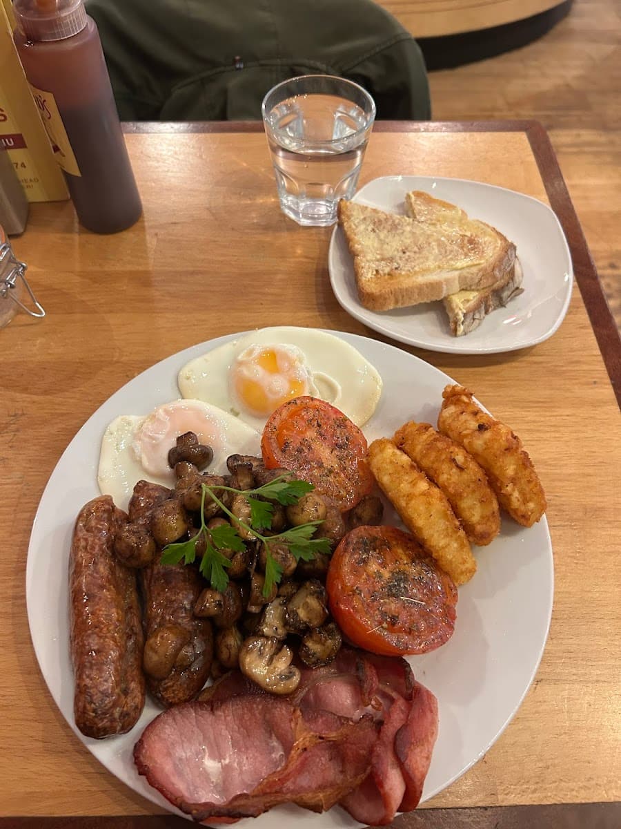 Richard's Cafe