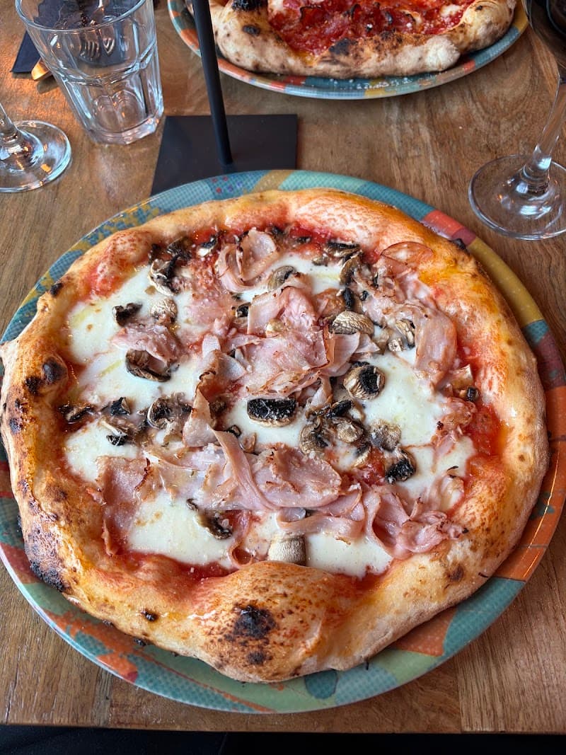 Conni's Pizza Bar & Bakery