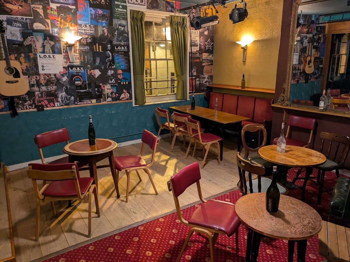 Old Street Tavern and Pepper House Rooms