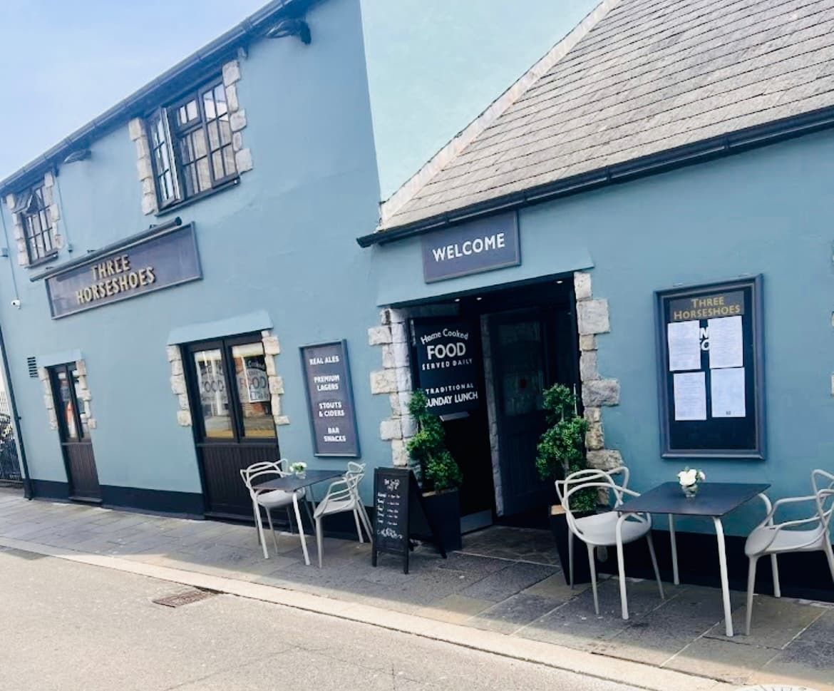 The Three Horseshoes