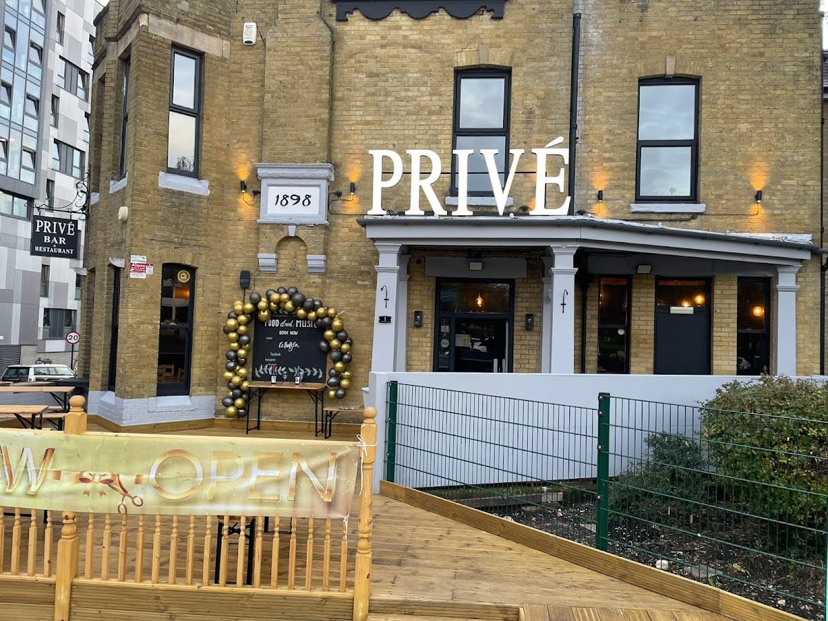 Privé Bar Restaurant
