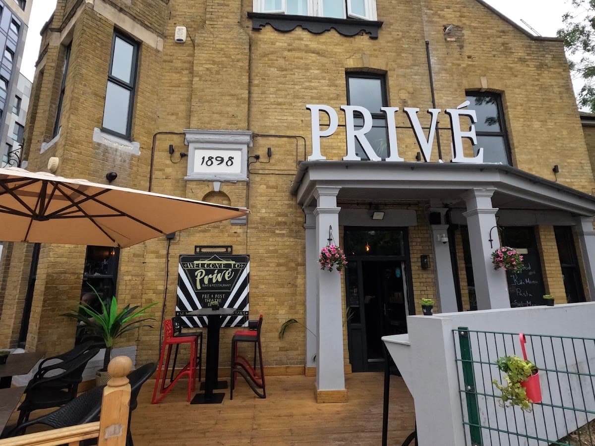 Privé Bar Restaurant