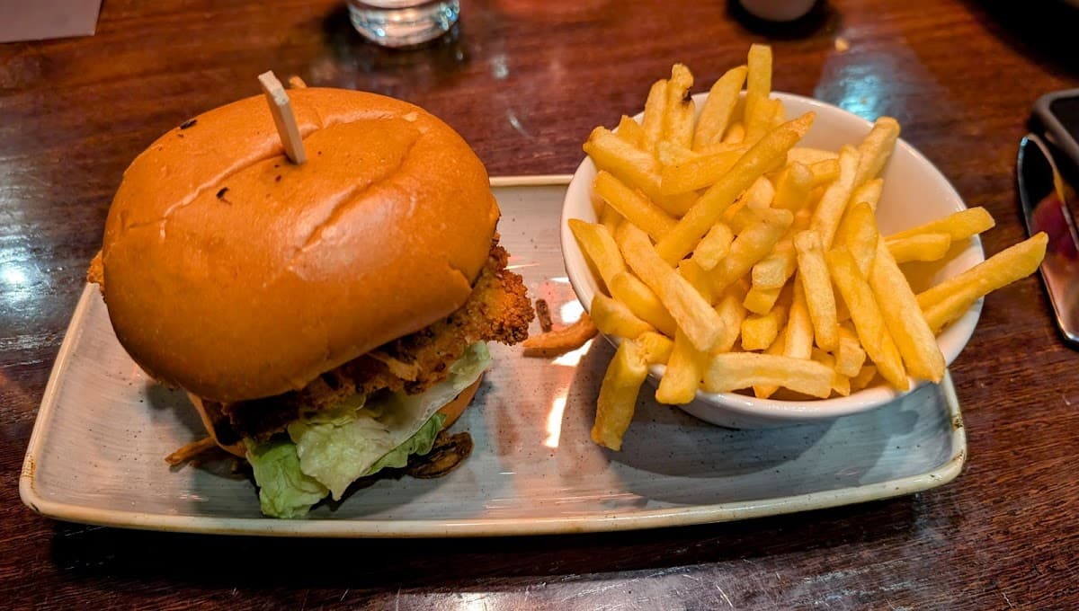 Avenue 22 Restaurant & Bar